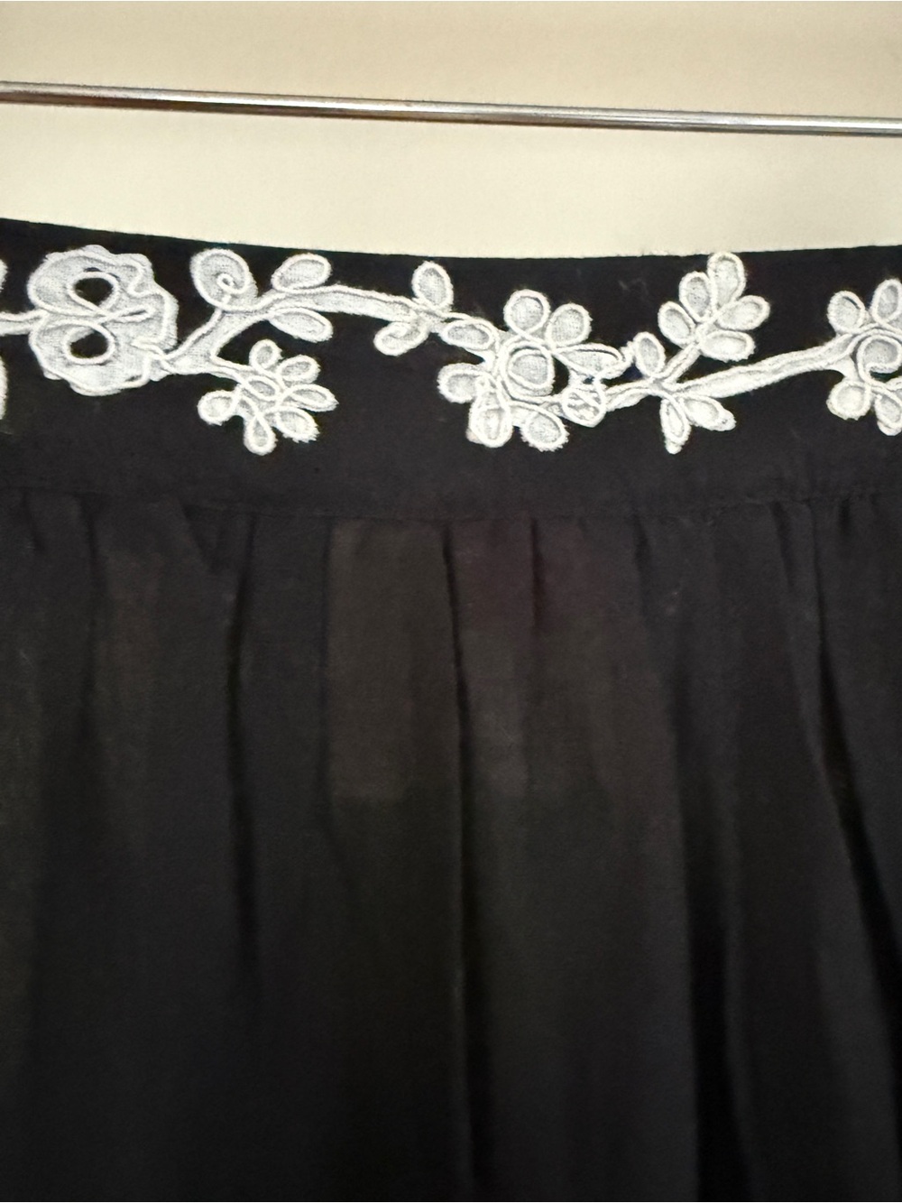 FARM Rio black tiered embroidered ruffle maxi skirt small NWT - Picture 8 of 9